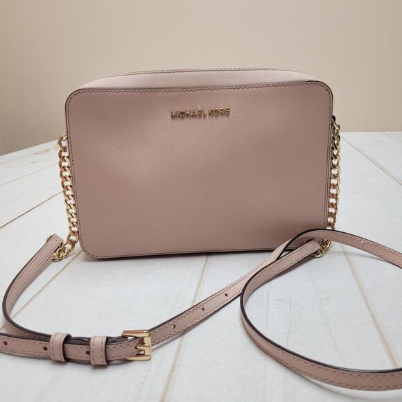 Michael Kors Handbags - Michael Kors small jet set pink saffiano leather gold chain crossbody bag purse